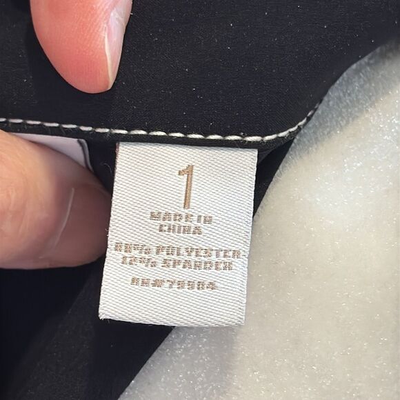 Weekends by Chico's  Size 1 (M) Black Sleeveless Full Zip Vest Unlined Jacket - Picture 6 of 6